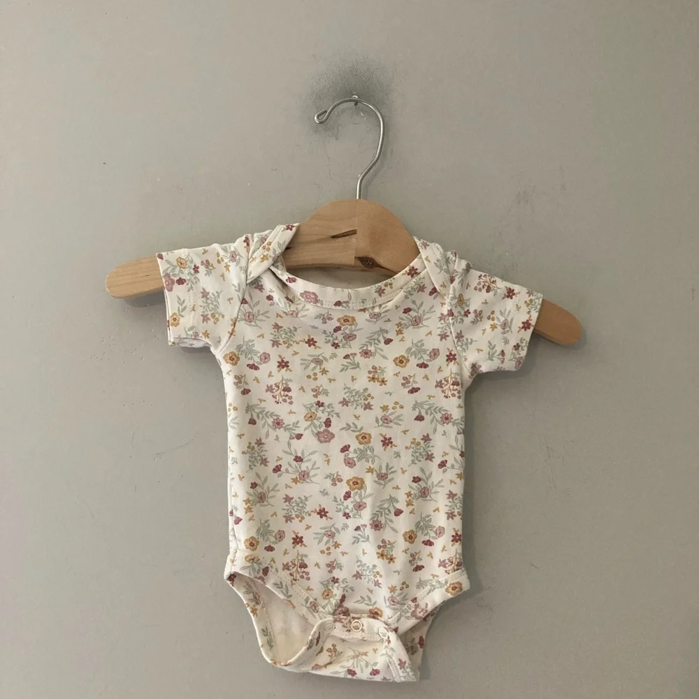 $11 ADD ON colored organics floral onesie 0-3M Zara Kyte Baby Hanna Andersson